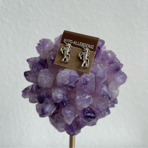 Vintage Hypo-Allergenic Silver Tone Unicorn Small Stud Earrings NEW - Picture 2 of 4